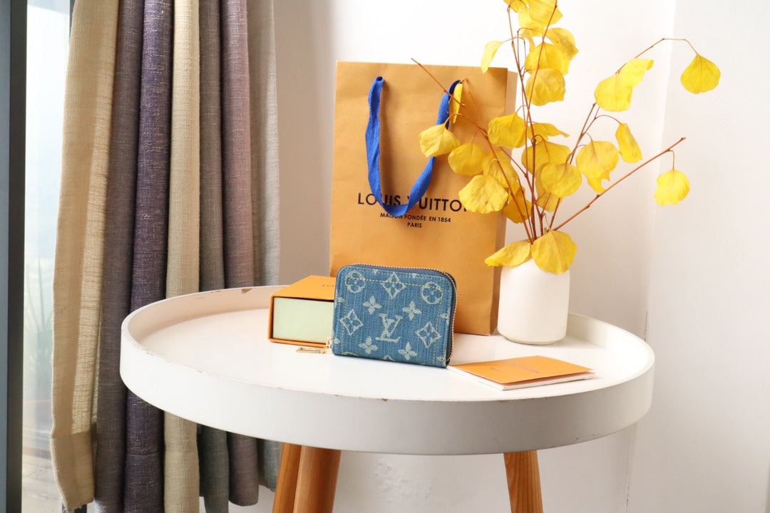 LV ZIPPY COIN 11CM BLAUER DENIM