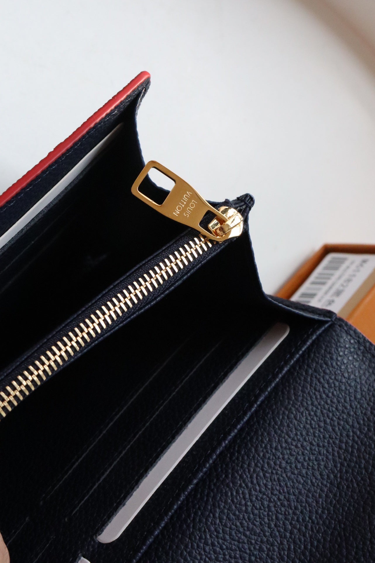 LV SARAH GELDBÖRSE MONOGRAM EMPREINTE LEDER 19CM SCHWARZ ROT