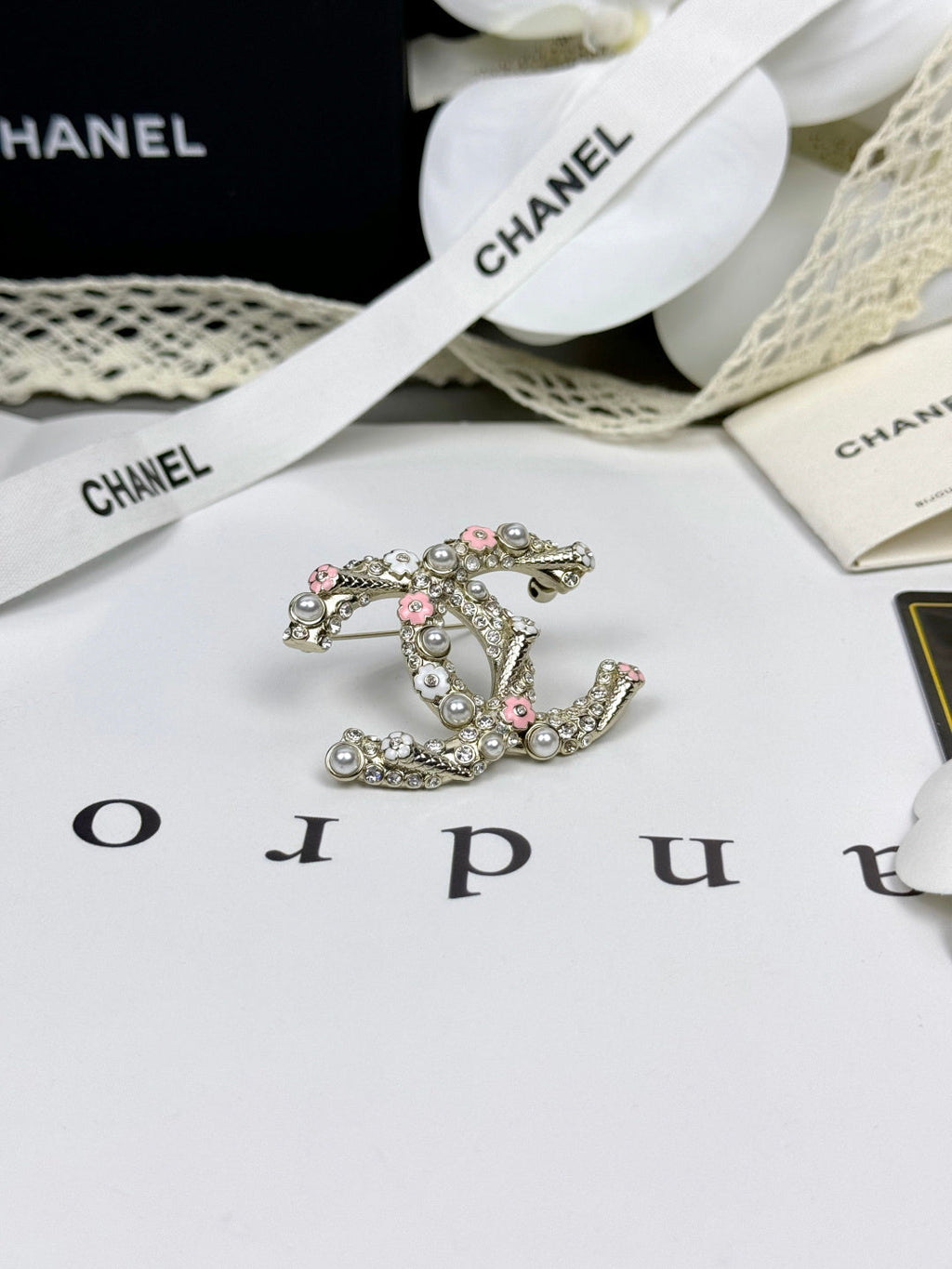 [⭐JeweliWhal]26C Pink-White Enamel Ice Cream Cone Double C Brooch