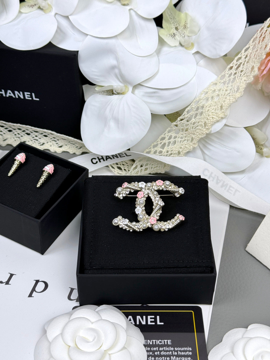 [⭐JeweliWhal]26C Pink-White Enamel Ice Cream Cone Double C Brooch