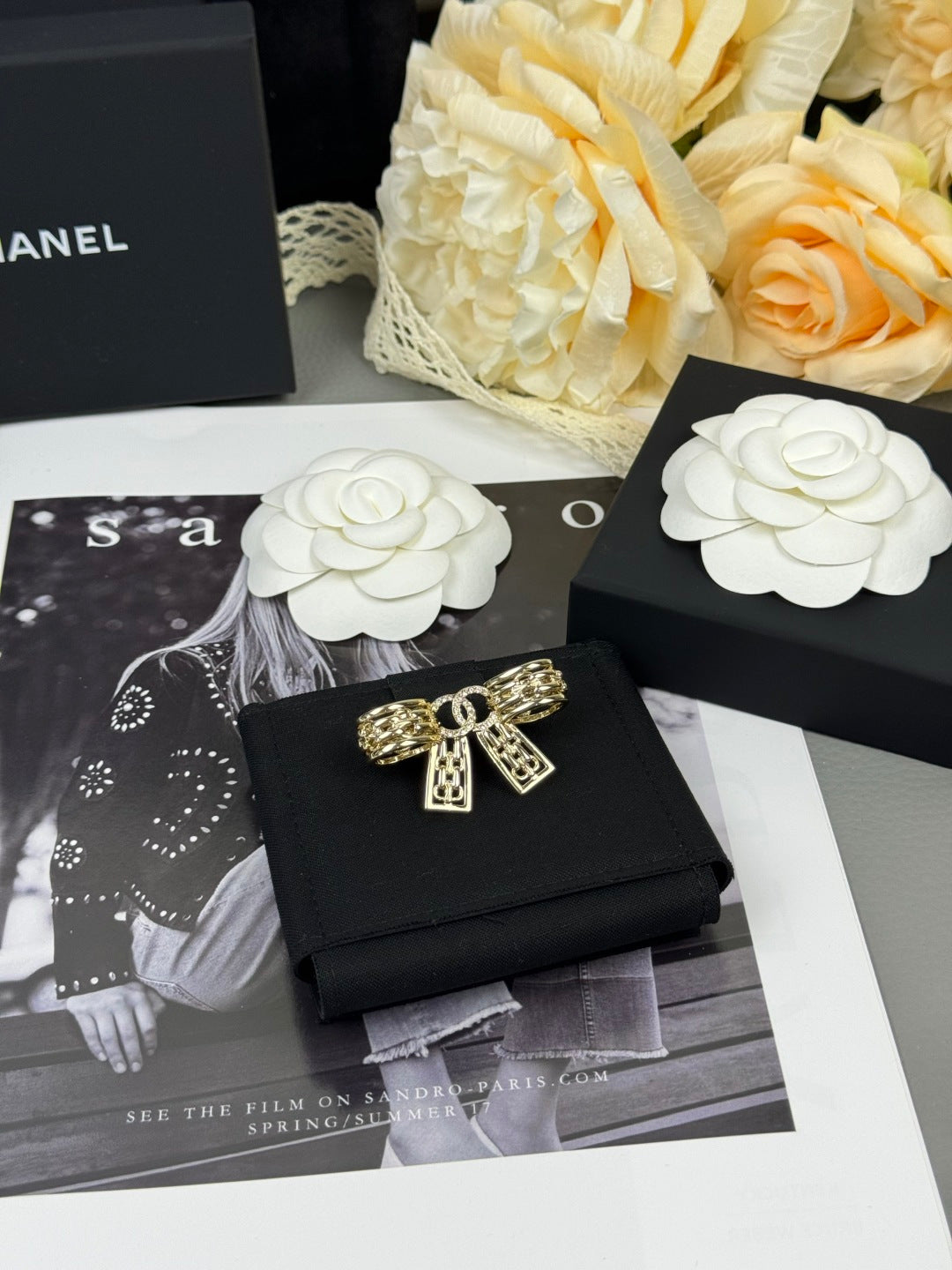 [⭐JeweliWhal]25K Hollow Bow Brooch