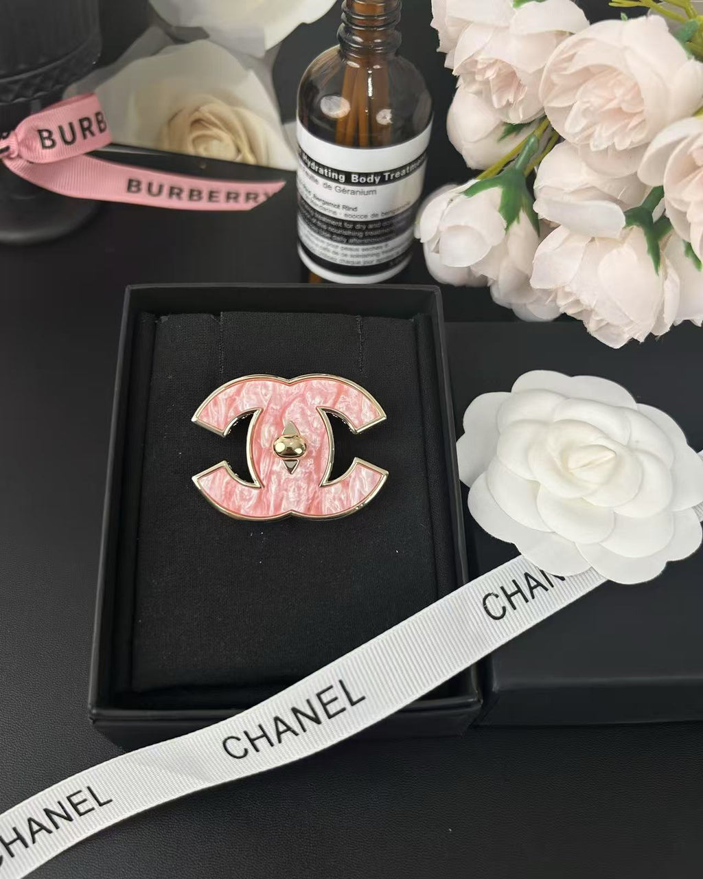 [⭐JeweliWhal]Pink Resin Classic Brooch 5cm
