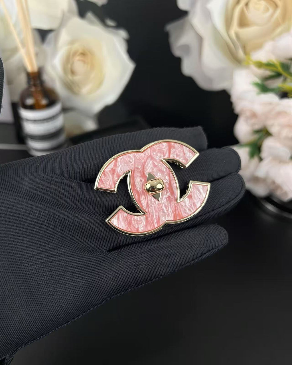 [⭐JeweliWhal]Pink Resin Classic Brooch 5cm