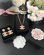 [⭐JeweliWhal]Pink Resin Classic Brooch 5cm