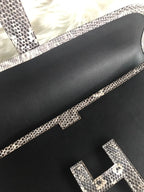 JIGE ELAN 29 Clutch aus schwarzem Kalbsleder mit weißem Eidechsenleder (auf Bestellung gefertigt)