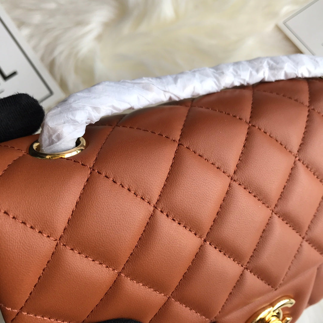 CC 20 クラシック スモール ダブルフラップバッグ キャラメルブラウンカーフスキン