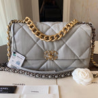 19 Klapptasche 30 Graues Ziegenleder Goldene Beschläge 