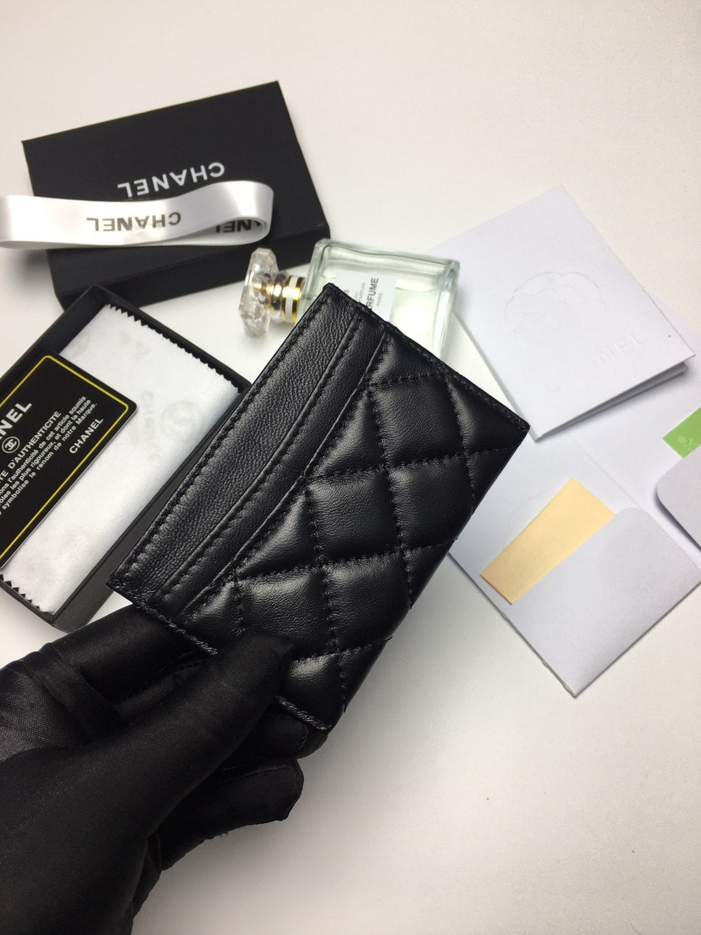 Kreditkartenetui 11,2 cm, schwarzes Kalbsleder, silbernes Symbol