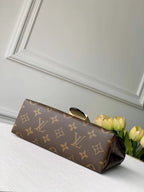 LOCKY BB 21 IN BRAUNEM MONOGRAMM-CANVAS UND KHAKI-GRÜNEM KALBSLEDER MIT GOLDENER SCHNALLE