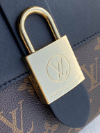 LOCKY BB 21 IN BRAUNEM MONOGRAMM-CANVAS UND SCHWARZEM KALBSLEDER GOLDENE SCHNALLE