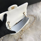 CC MINI 20 TASCHE IN WEISSEM KALBSLEDER MIT GOLDENEN BESCHLÄGEN