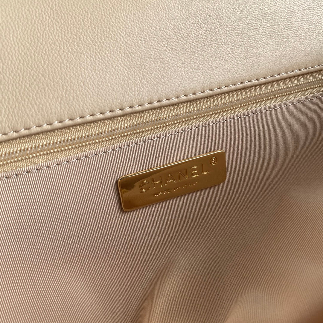 CC LARGE 30 FLAP BAG IN BEIGE CREAM LAMBSKIN