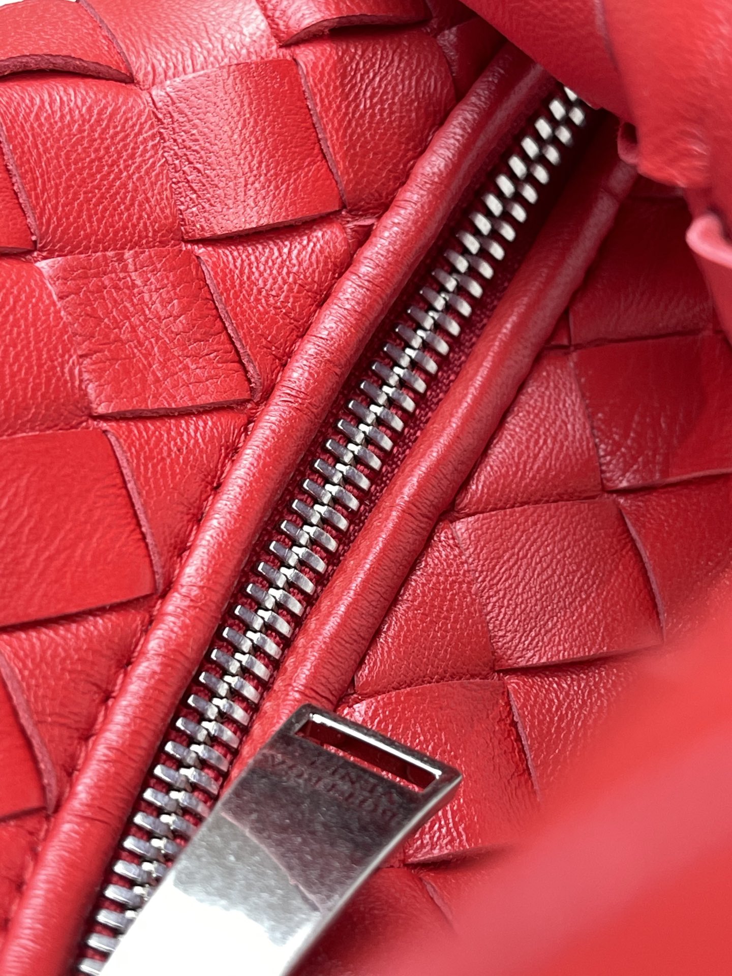 MINI JODIE 27 IN ROTEM LAMMLEDER