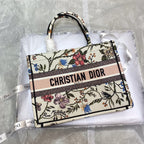 MITTLERE BUCHTASCHE 36 IN BEIGE BAUMWOLLE MIT MEHRFARBIGER STICKEREI