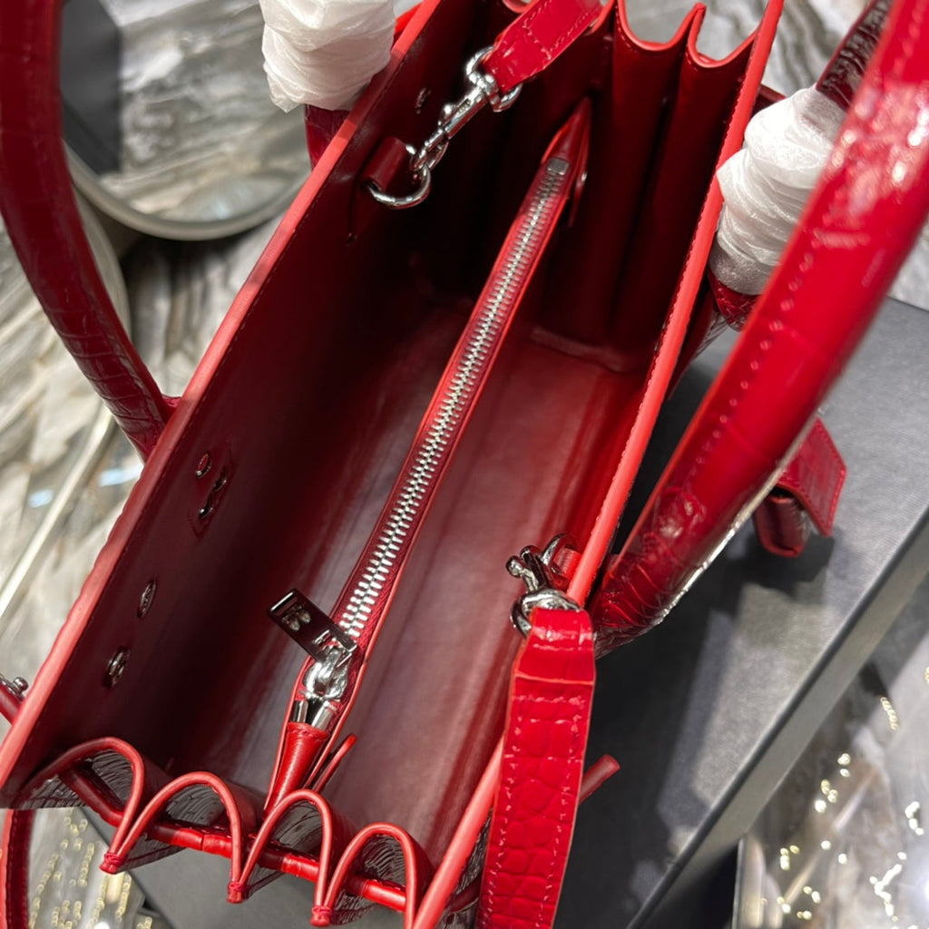 SAC DE JOUR BABY 26 RED CALFSKIN GOLD HARDWARE