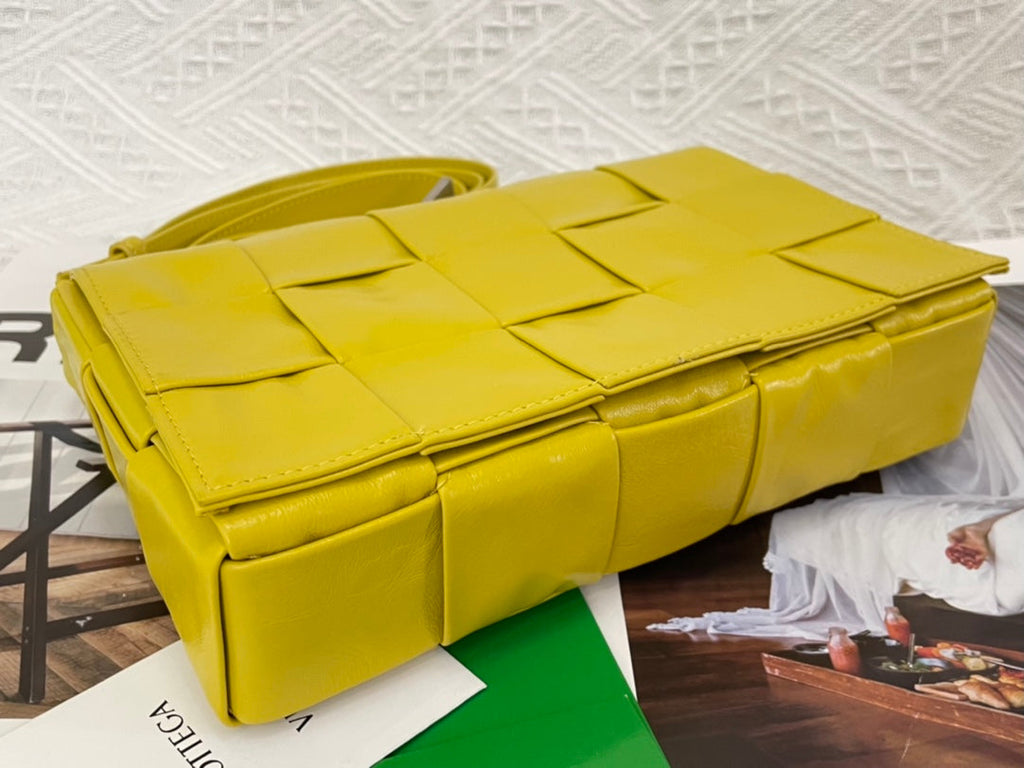 SMALL CASSETTE 23 IN CANARY YELLOW CALFSKIN