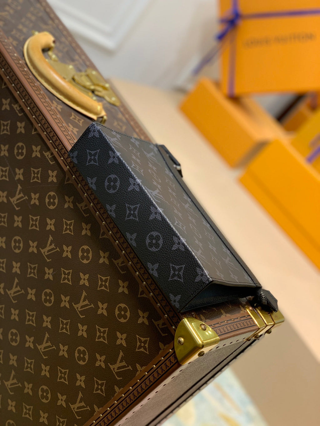 ANPHA WEARABLE WALLET 18 IN BLACK MONOGRAM ECLIPSE REVERSE CALFSKIN