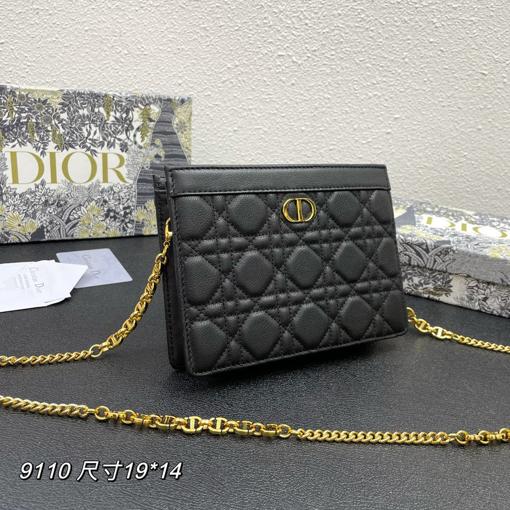 CARO POUCH 19 TASCHE AUS SCHWARZEM KALBSLEDER