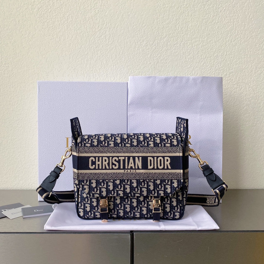 MITTLERE DIORCAMP-TASCHE 28 SCHRÄGE BLAUE STICKEREI