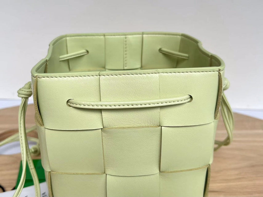 SMALL CASSETTE BUCKET 18 IN PASTEL YELLOW CALFSKIN