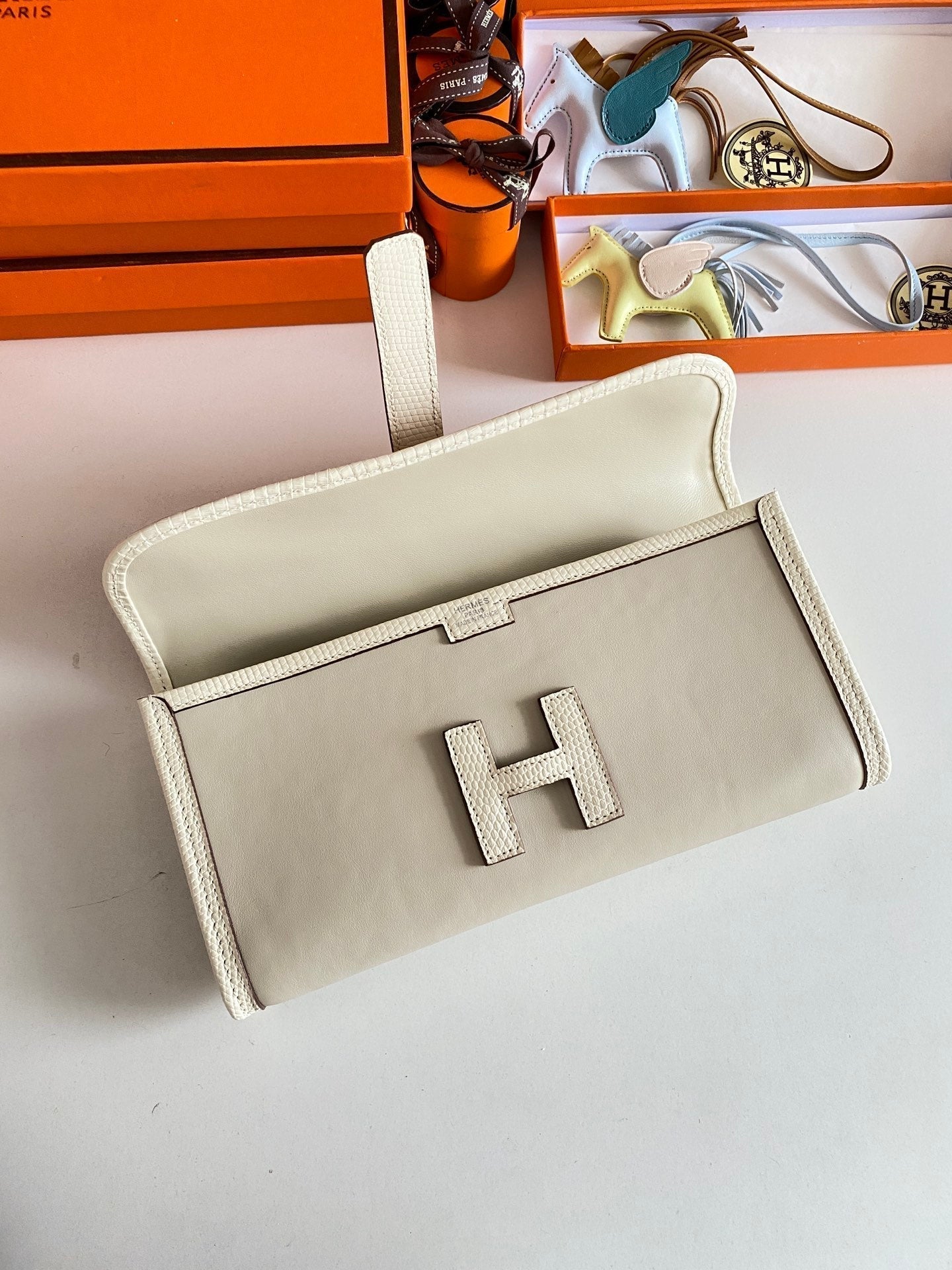 JIGE ELAN 29 CLUTCH IN BISQUE BEIGE CALFSKIN WITH LIZARD SKIN (MADE-TO-ODER)