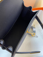 KELLY MINI 20 TASCHE AUS MARINEBLAUEM KALBSLEDER MIT GOLDENEN BESCHLÄGEN (AUF BESTELLUNG GEFERTIGT)