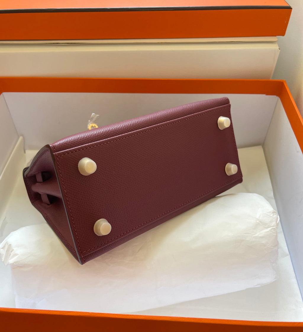 KELLY MINI 20 TASCHE AUS GRANATROTEM KALBSLEDER MIT GOLDENEN BESCHLÄGEN (AUF BESTELLUNG GEFERTIGT)