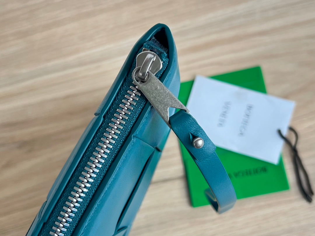 Große Kassettentasche, 35 Zoll, lagunenblaues Kalbsleder