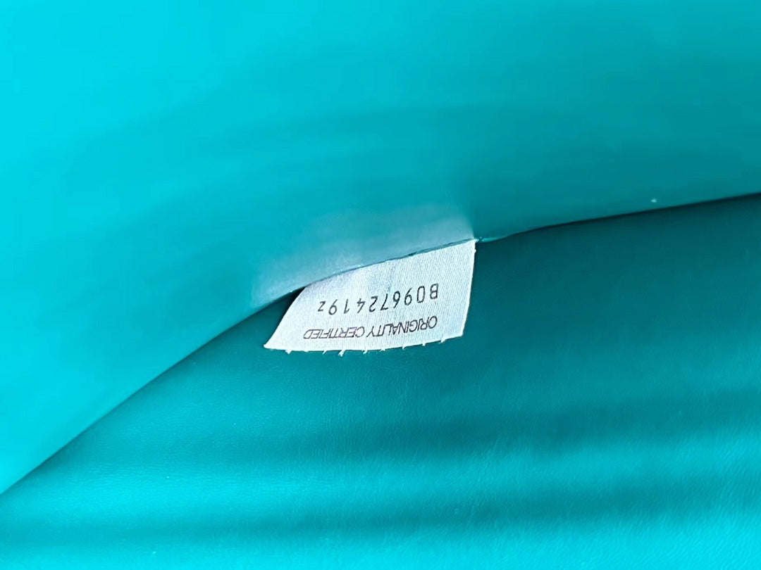 Große Kassettentasche, 35 Zoll, lagunenblaues Kalbsleder