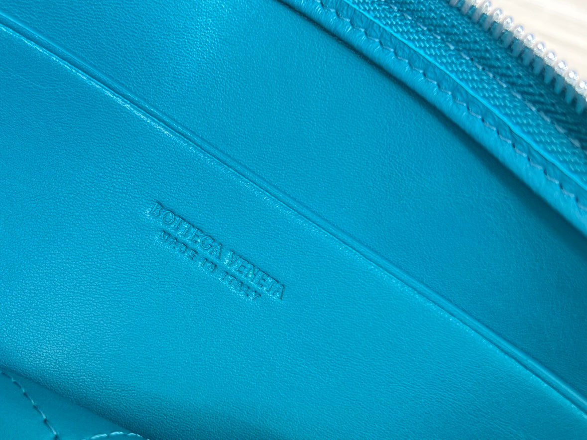 Große Kassettentasche, 35 Zoll, lagunenblaues Kalbsleder