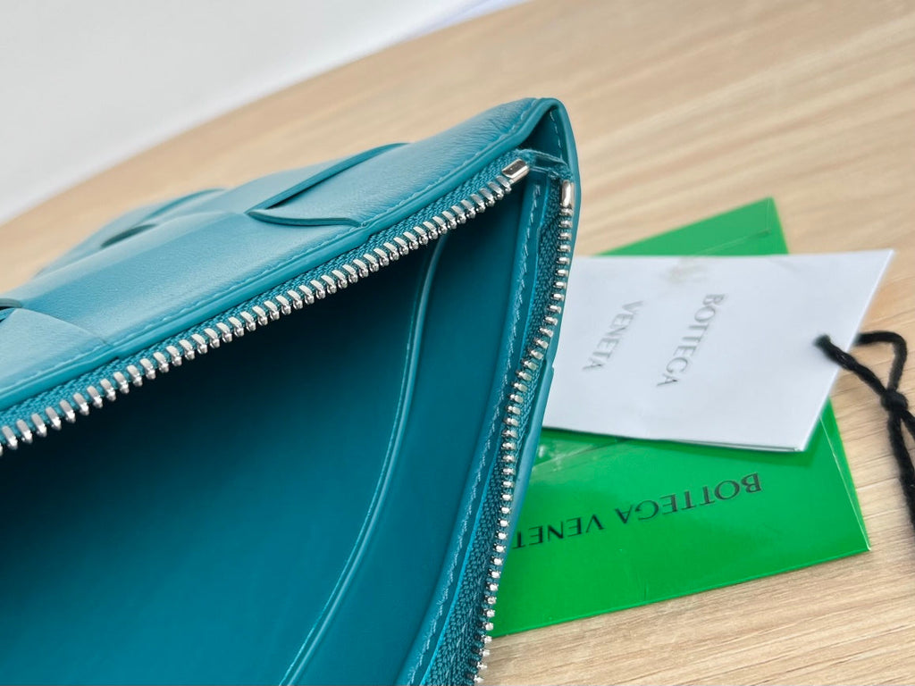 Große Kassettentasche, 35 Zoll, lagunenblaues Kalbsleder