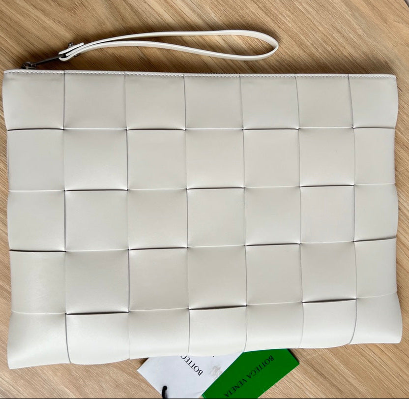 Große Kassettentasche, 35 Zoll, weißes Kalbsleder