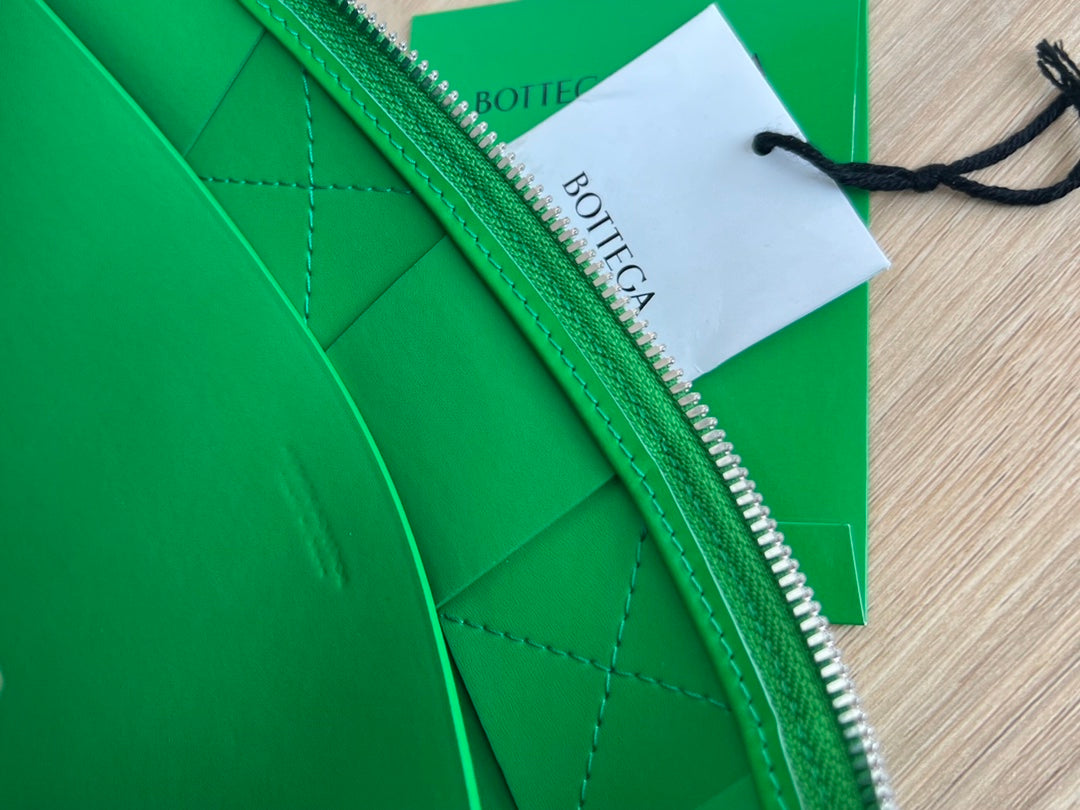 Große Kassettentasche, 35 Zoll, malachitgrünes Kalbsleder