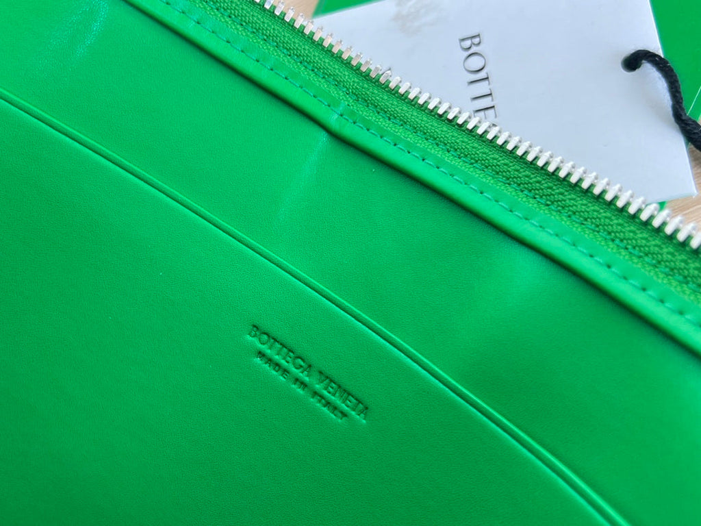 Große Kassettentasche, 35 Zoll, malachitgrünes Kalbsleder