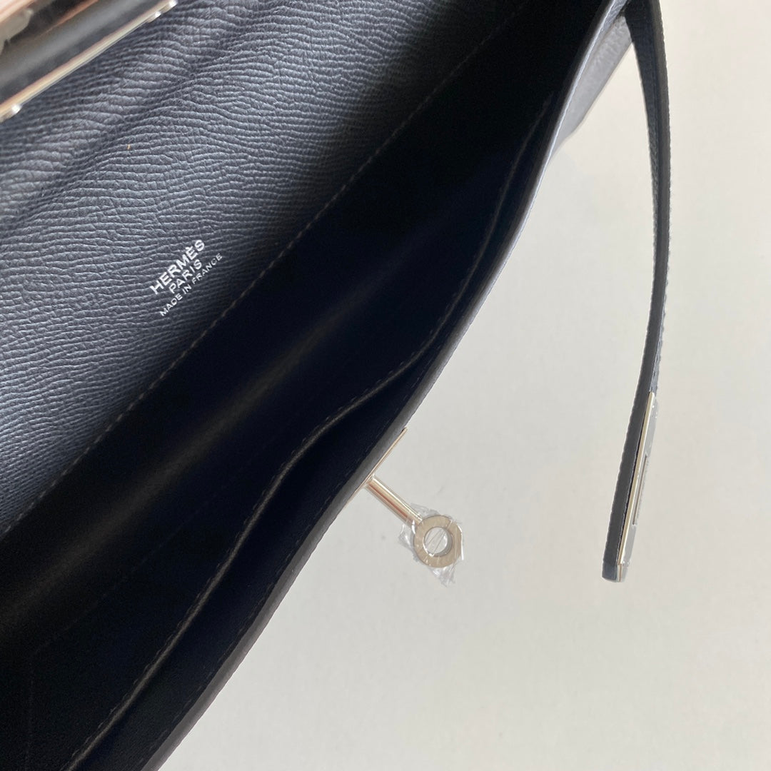 KELLY CUT 31 IN BLACK CALFSKIN WITH SILVER HARDWARE