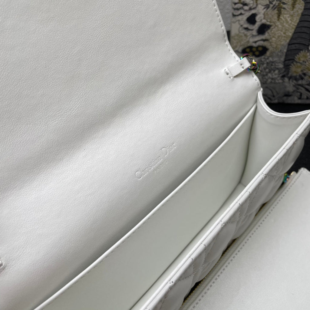 CARO SLIM POUCH 21 TASCHE AUS WEISSEM KALBSLEDER