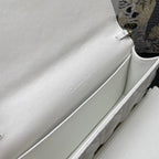 CARO SLIM POUCH 21 TASCHE AUS WEISSEM KALBSLEDER