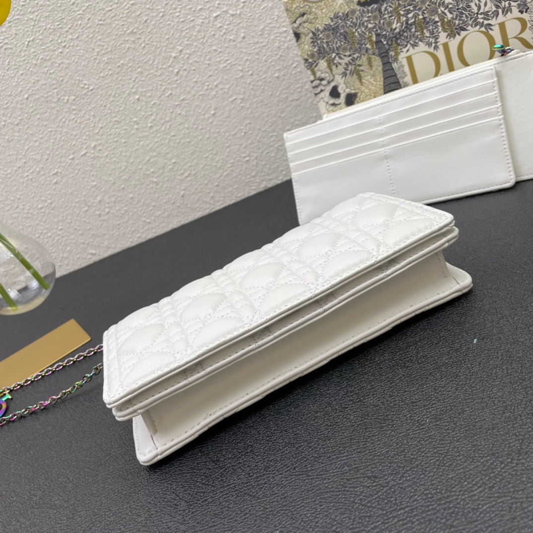 CARO SLIM POUCH 21 TASCHE AUS WEISSEM KALBSLEDER