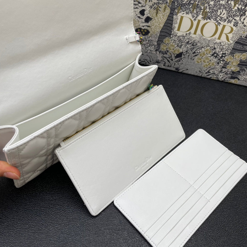 CARO SLIM POUCH 21 TASCHE AUS WEISSEM KALBSLEDER