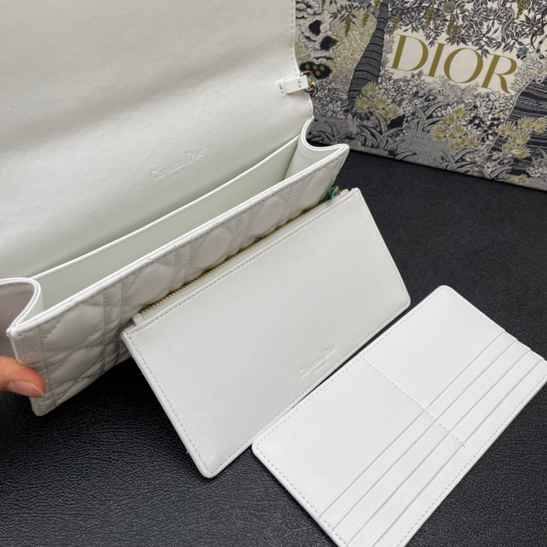 CARO SLIM POUCH 21 TASCHE AUS WEISSEM KALBSLEDER