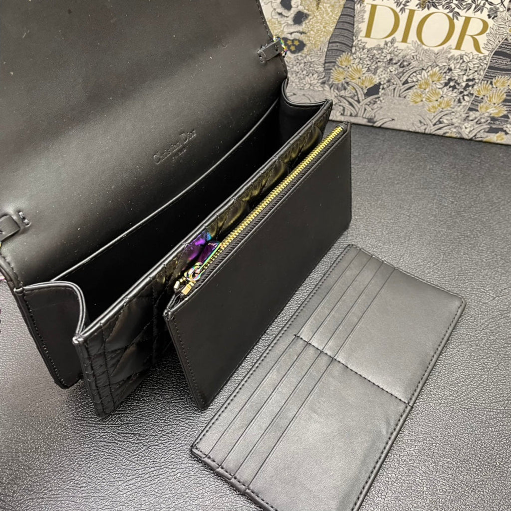 CARO SLIM POUCH 21 TASCHE AUS SCHWARZEM KALBSLEDER