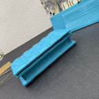 CARO SLIM POUCH 21 TASCHE IN HIMMELBLAUEM KALBSLEDER