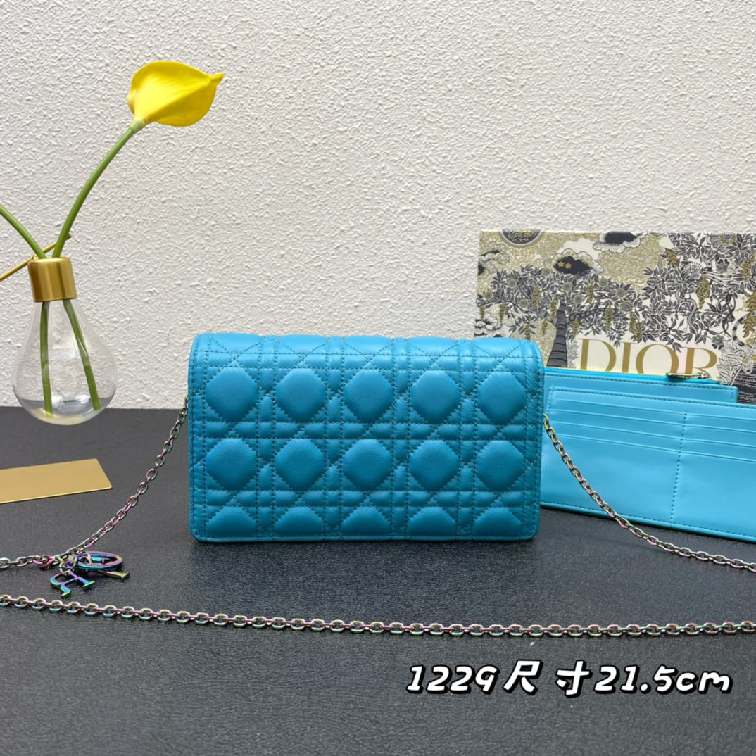 CARO SLIM POUCH 21 TASCHE IN HIMMELBLAUEM KALBSLEDER