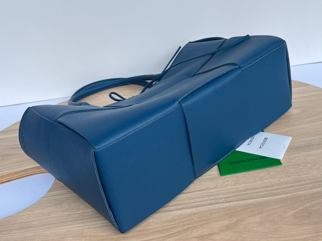 ARCO TOTE 36 IN AEGEAN BLUE CALFSKIN