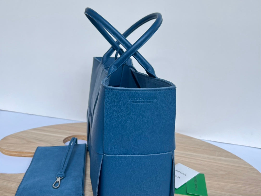 ARCO TOTE 36 IN AEGEAN BLUE CALFSKIN