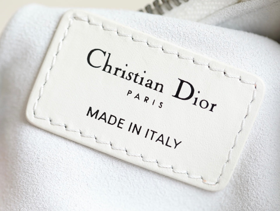 MINI CARO TASCHE 25 IN WEISSEM LAMMLEDER