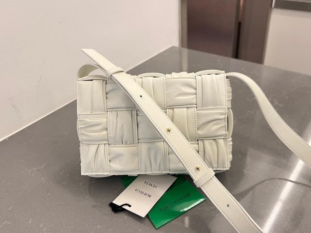 CASSETTE 28 IN WHITE SOFT LAMBSKIN