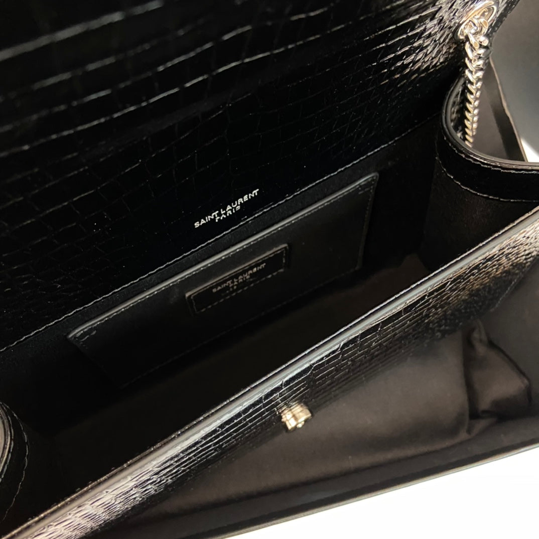 KATE TASSEL 24 CROCODILE PATTERN CALFSKIN BLACK WITH SILVER LOGO