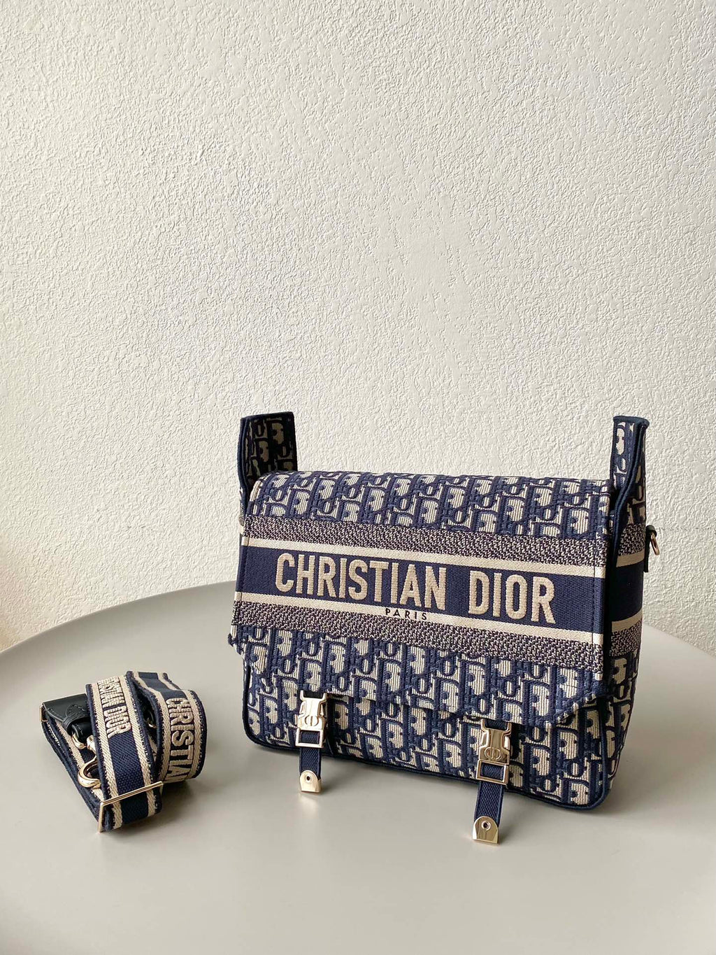 MITTLERE DIORCAMP-TASCHE 28 SCHRÄGE BLAUE STICKEREI