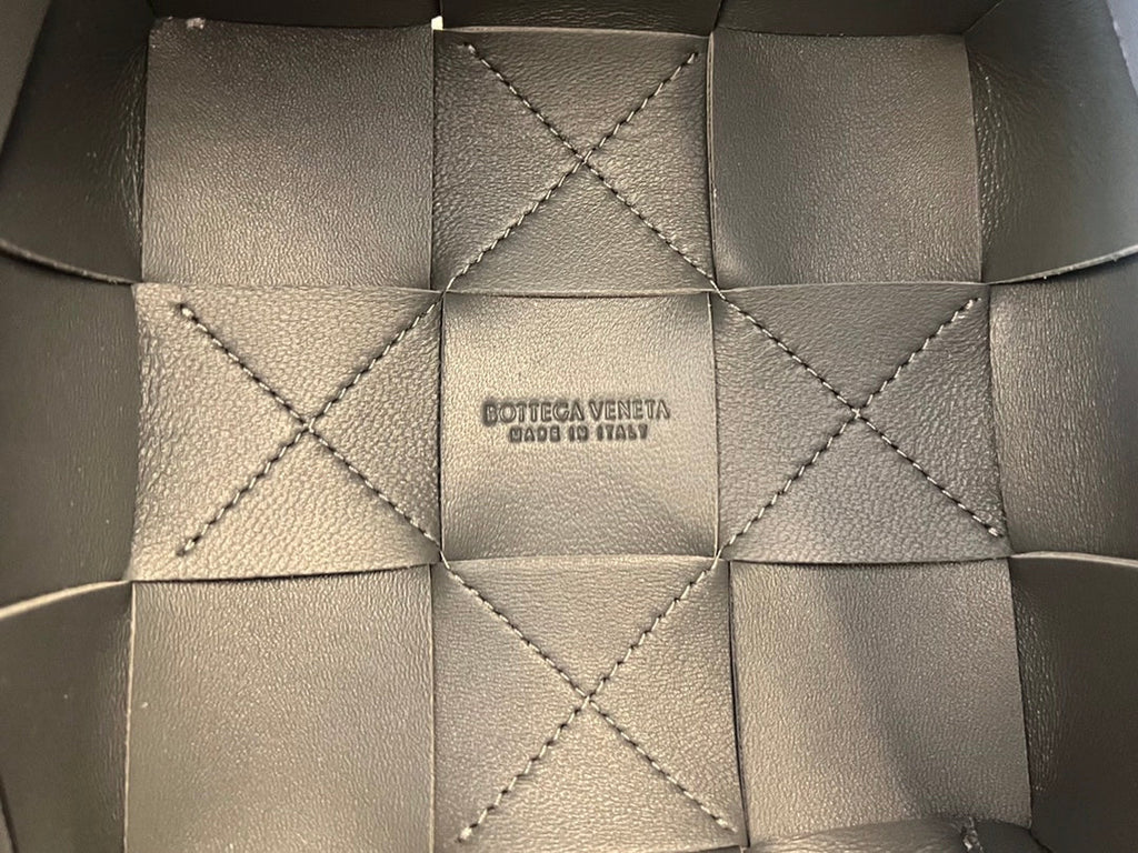 SMALL CASSETTE BUCKET 18 IN DAVY'S GRAY CALFSKIN